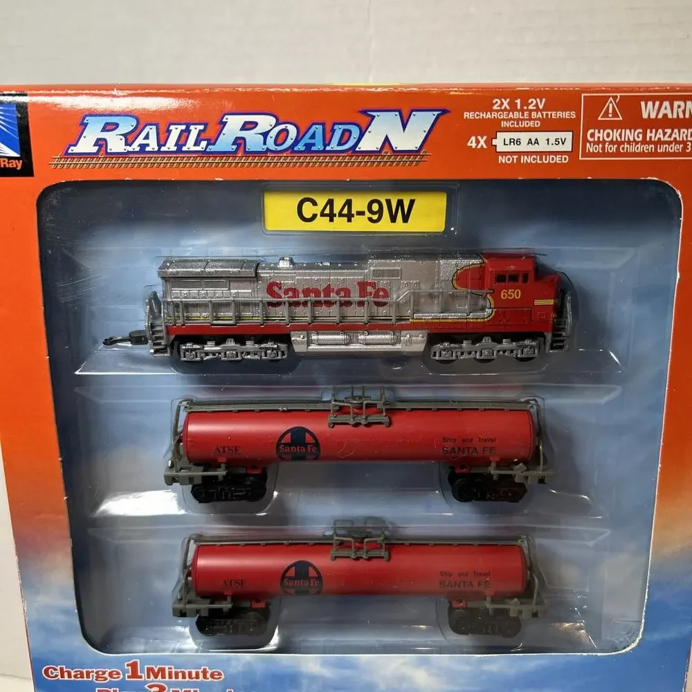 New-Ray RailRoad N Scale Santa Fe C44-9W Diecast Battery Operated Train Set